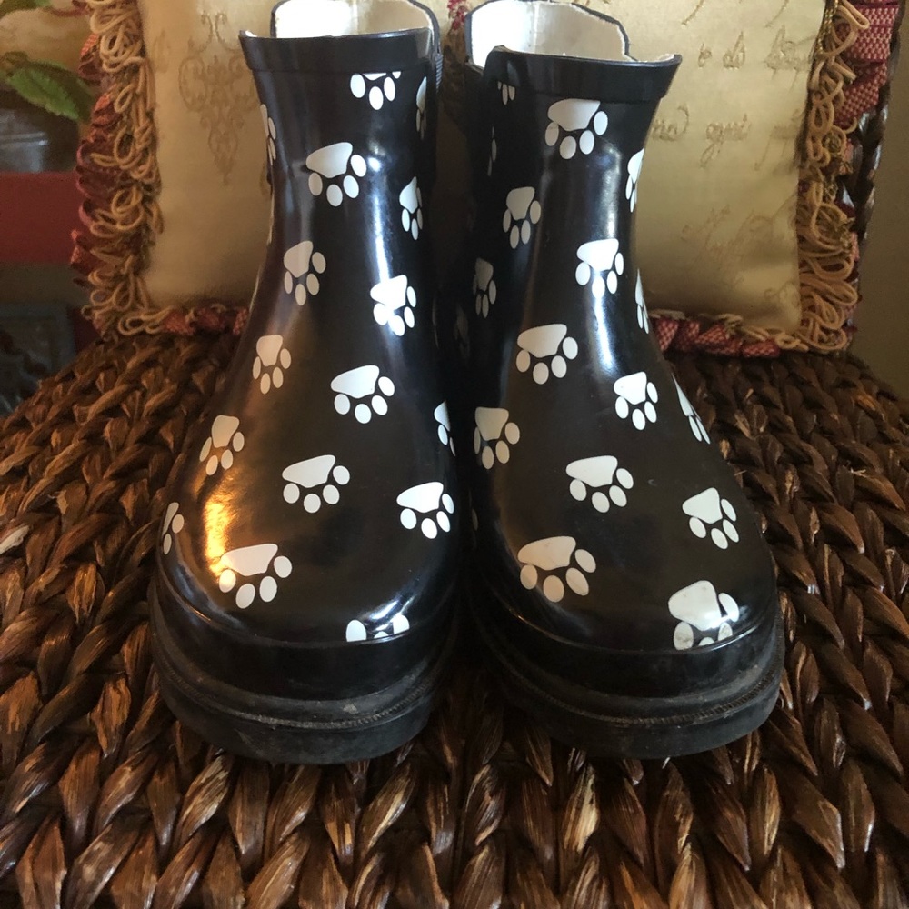 Super Cute Rain Boots by Norty in Size 9